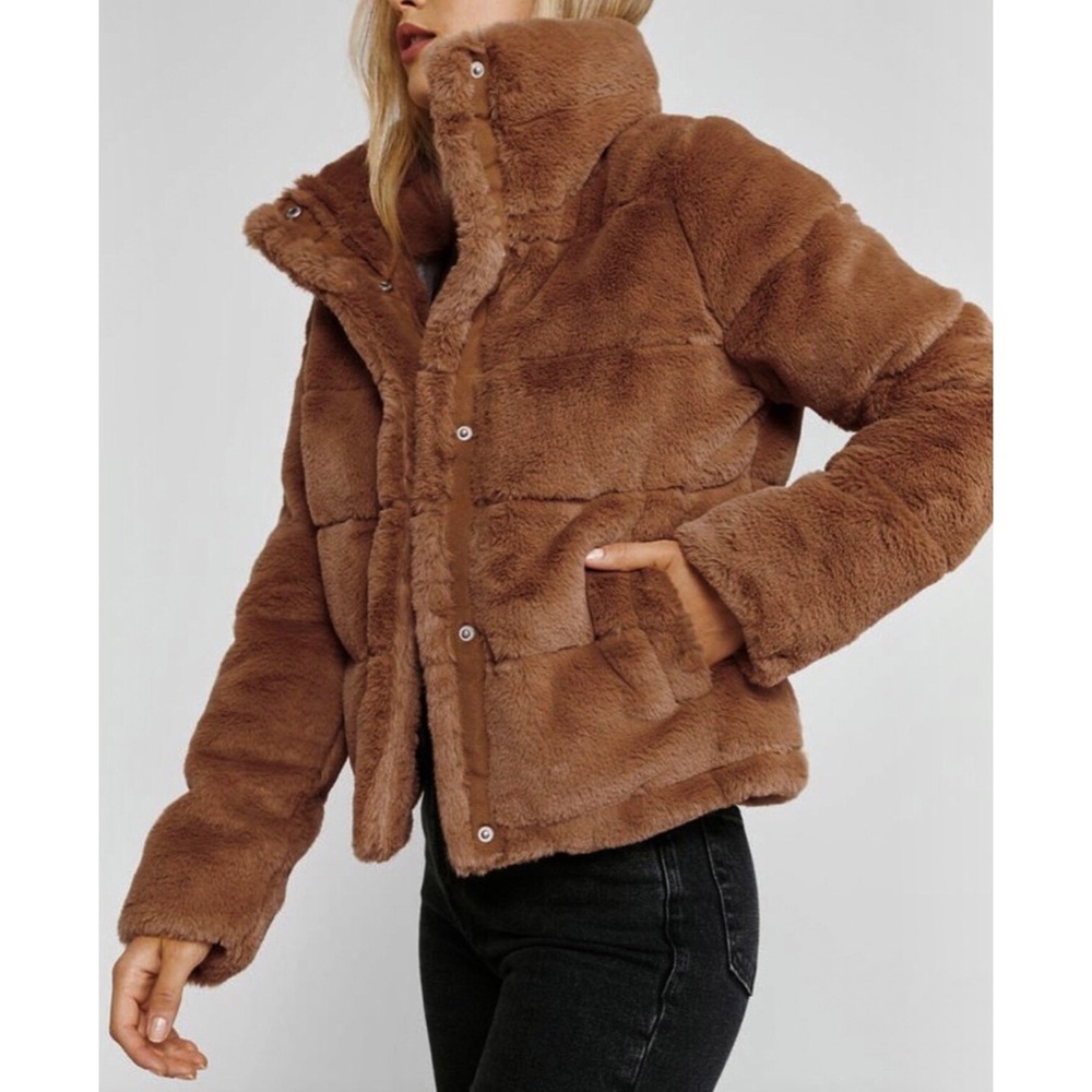 Abercrombie & Fitch • XS • Faux Fur Teddy Bear Crop Mini Puffer Jacket